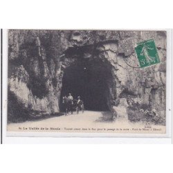 SIOULE : la vallée de la sioule, tunnel dans le roc pour le passage de la route - tres bon etat