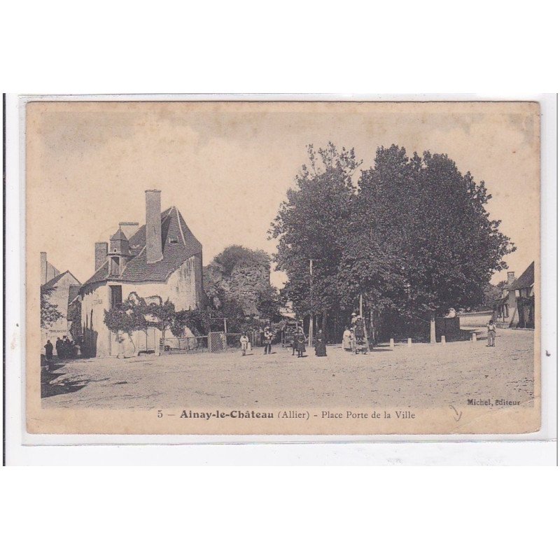 AINAY-le-CHATEAU : place porte de la ville - etat