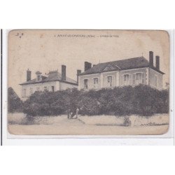 AINAY-le-CHATEAU : l'hotel de ville - etat