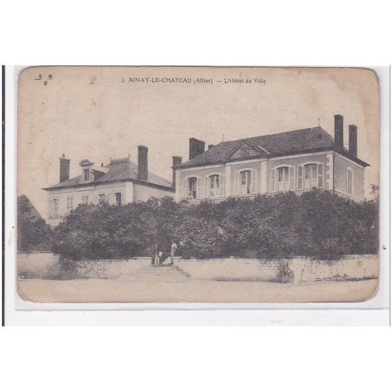 AINAY-le-CHATEAU : l'hotel de ville - etat