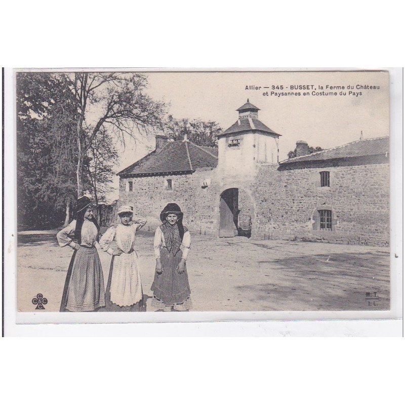 BUSSET : la ferme du chateau et paysannes en costumes du pays - tres bon etat