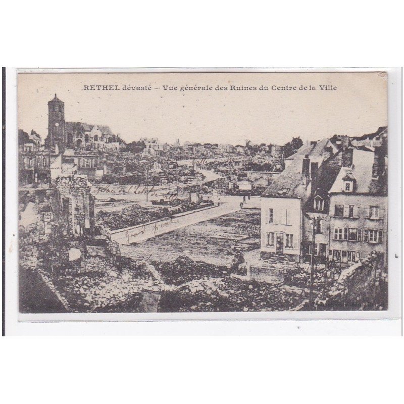 RETHEL : vue generale des ruines du centre de la ville - tres bon etat