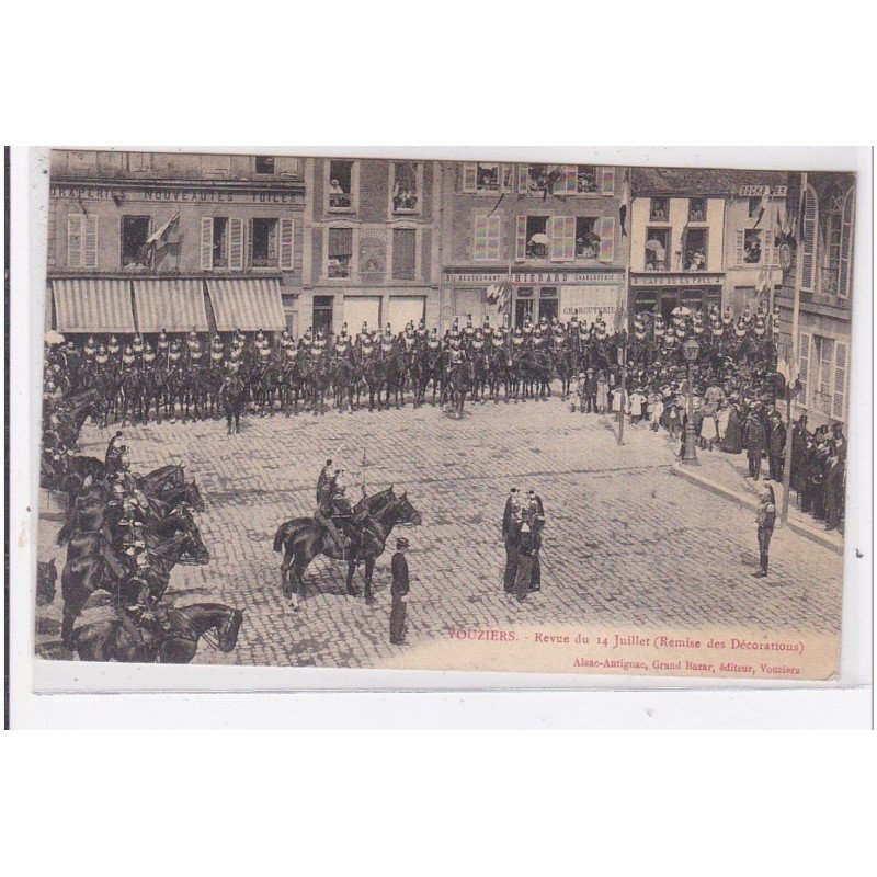 VOUZIERS : revue du 14 juillet (remise des decorations) - tres bon etat