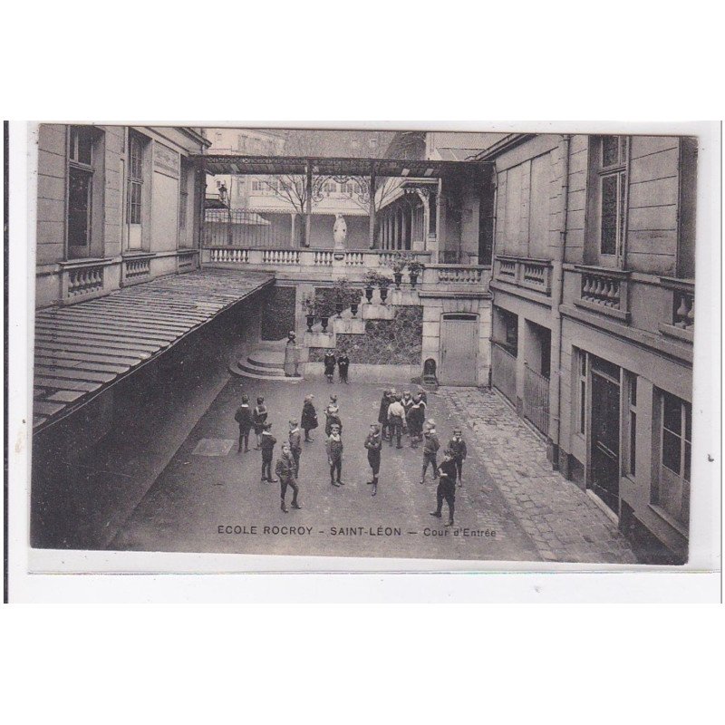 St-LEON : ecole rocroy, cour d'entrée - tres bon etat