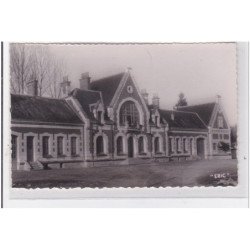 LE THOUR : la mairie et les ecoles - tres bon etat