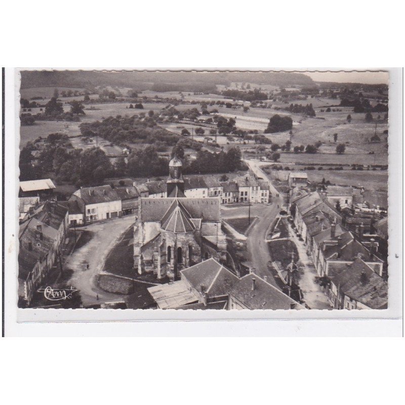 LAUNOIS : l'eglise et la place, vue aerienne - tres bon etat
