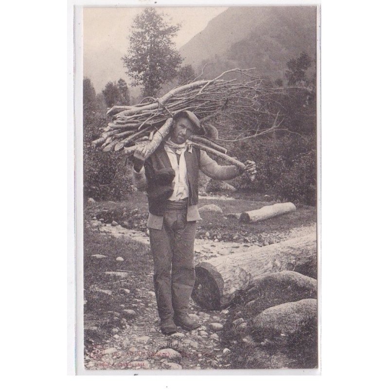 AULUS : paysant transportant du bois - tres bon etat