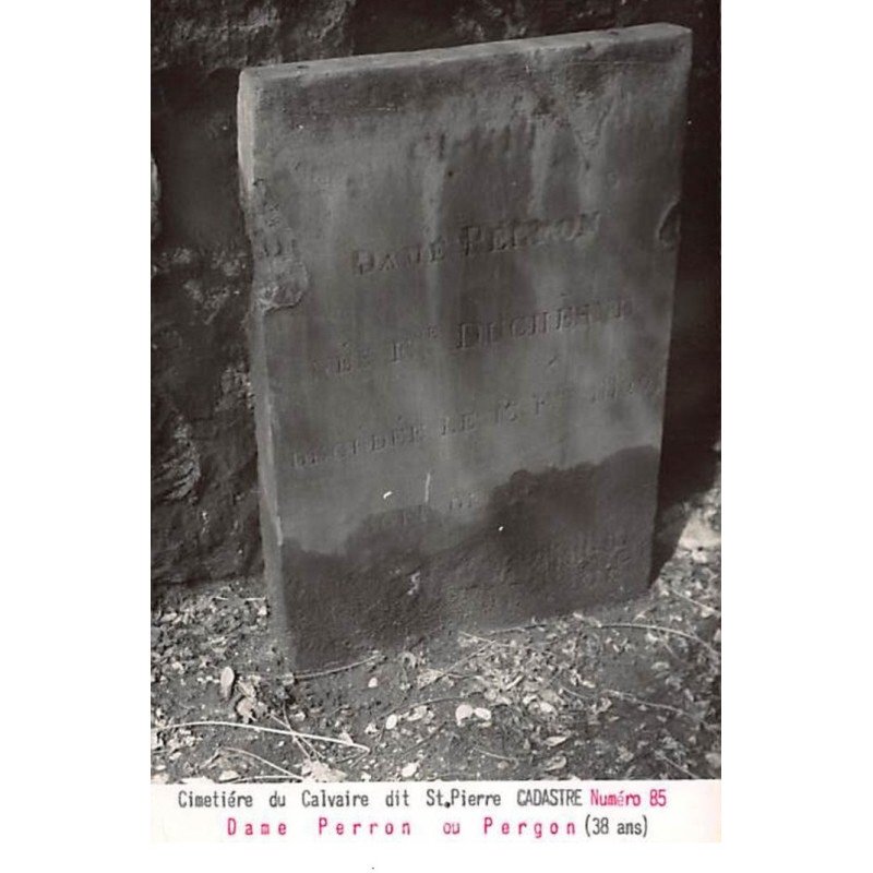 PARIS : cimetiere saint-pierre 18e dame perron ou pergon née francoise duchesne - tres bon etat