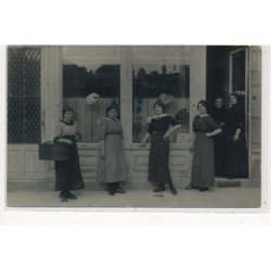 PARIS : magasin de mode toussaint - tres bon etat