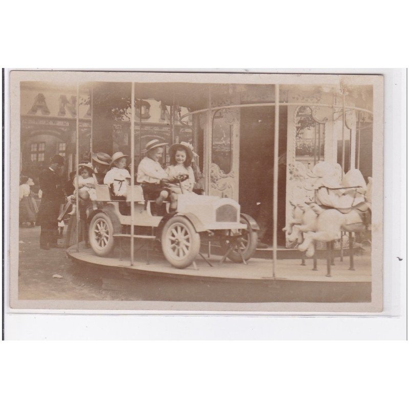 Carte photo d'un manège d'automobiles vers 1910 (certainement Boulogne / mer)- très bon état