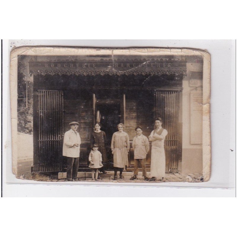 BEAUMONT : carte photo de la boucherie MARTIN - état (coupée et pliée - déchirure)