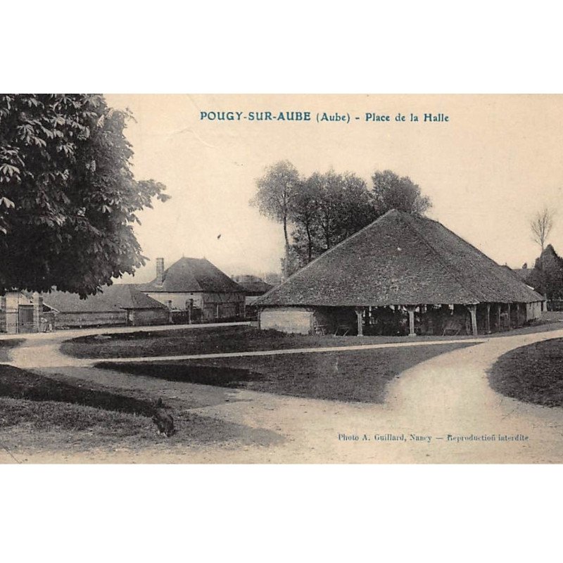 POUGY-sur-AUBE : place de la halle - tres bon etat
