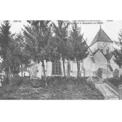 LES GRANDES-CHAPELLES : l'eglise et le monument aux morts - tres bon etat