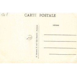 LES GRANDES-CHAPELLES : l'eglise et le monument aux morts - tres bon etat