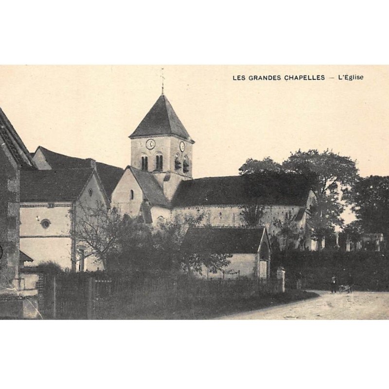LA GRANDES CHAPELLES : l'eglise - tres bon etat