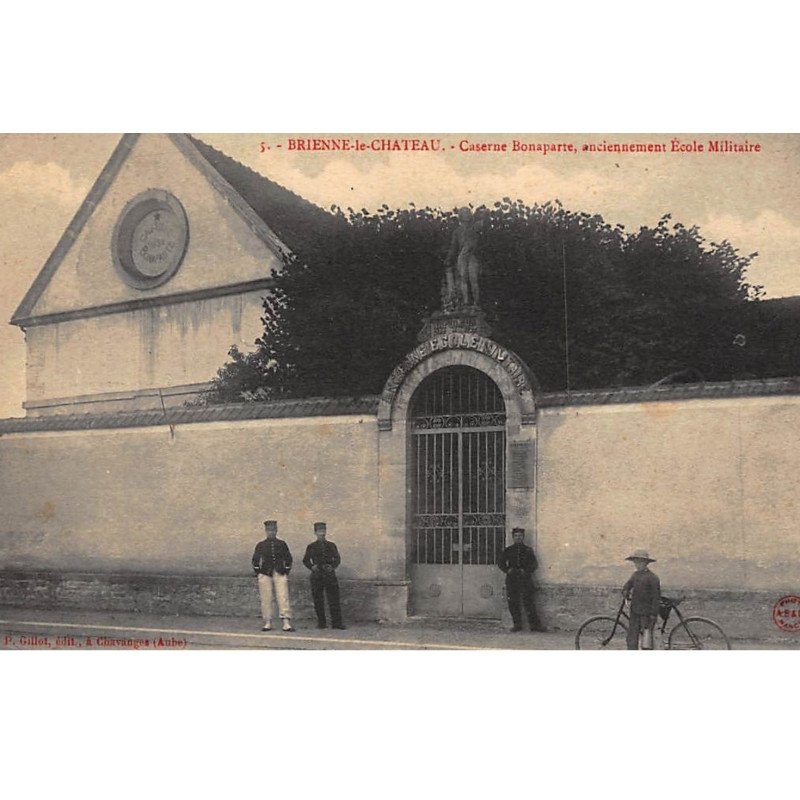 BRIENNE-le-CHATEA : caserne bonaparte anciennement ecole militaire - tres bon etat