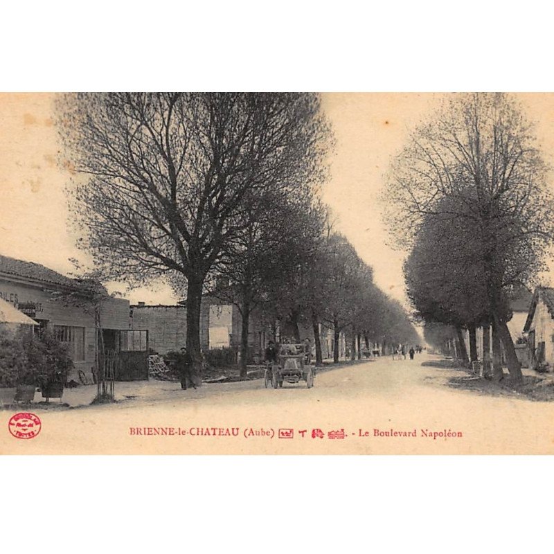 BRIENNE-le-CHATEU : le boulevard napoleon - tres bon etat