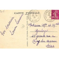 VOSNON : la mairie et les ecoles - tres bon etat