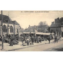 SAINTE-SAVINE : le marché place de l'eglise - tres bon etat