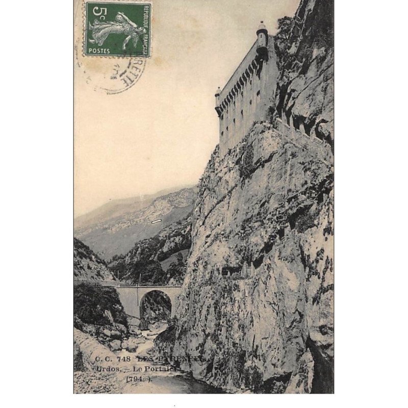 ORLONS-Ste-MARIE : le portale - tres bon etat ORLONS-Ste-MARIE : le portale - tres bon etat