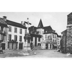 ORLONS-Ste-MARIE : place de la cathedrale - tres bon etat