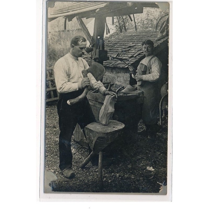 LA FRESNAYE sur CHEDOUET : photo collée sur cp, tailleur de bois, menuisiés - etat LA FRESNAYE sur CHEDOUET : photo collée sur cp, tailleur de bois, menuisiés - etat