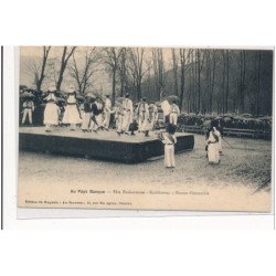 PYRENEES-ATLANTIQUES : fete euskarienne, kachkaotac, danses d'ensemble - tres bon etat