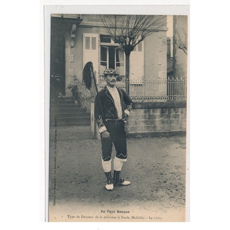 LA SOULE : type de danseur de la province de la soule, le baton - tres bon etat