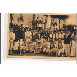 PYRENEES-ATLANTIQUES : danseurs chanteurs et figurants des fetes basques (amateurs) - tres bon etat