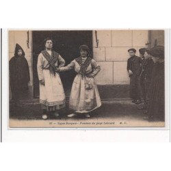 PYRENEES-ATLANTIQUES : types basques femmes du pays labourd - tres bon etat