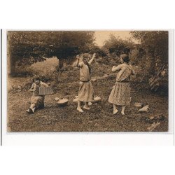 PYRENEES-ATLANTIQUES : la danse du fandago - tres bon etat