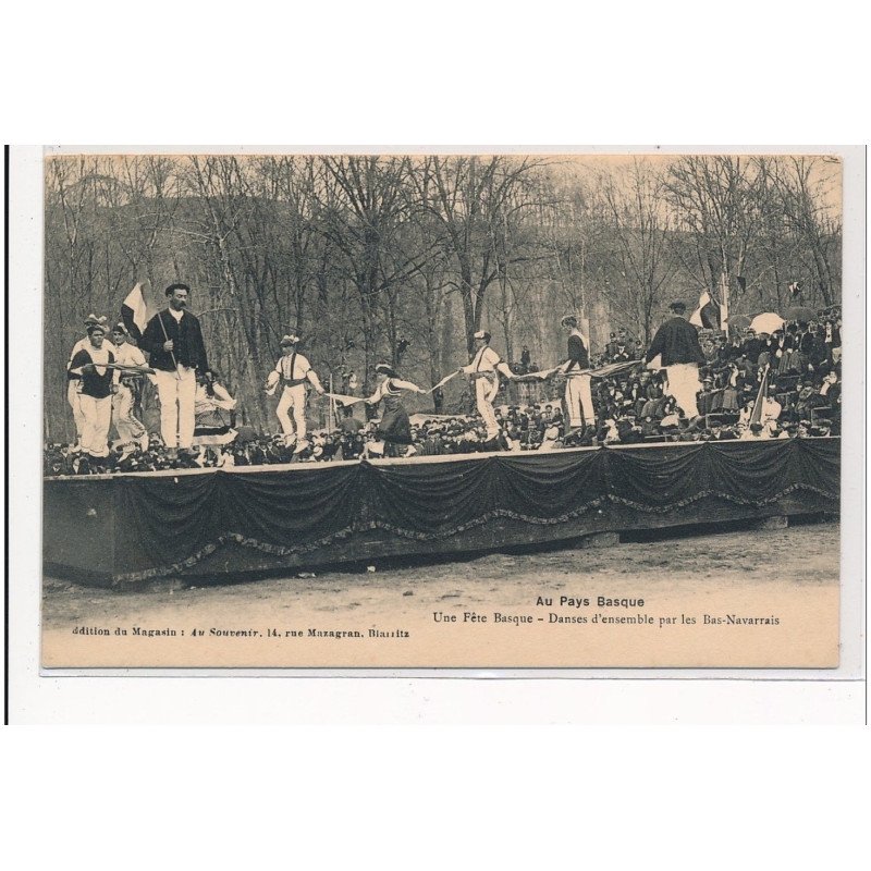 PYRENEES-ATLANTIQUES : une fete basque danses d'ensemble par les bas-navarrais