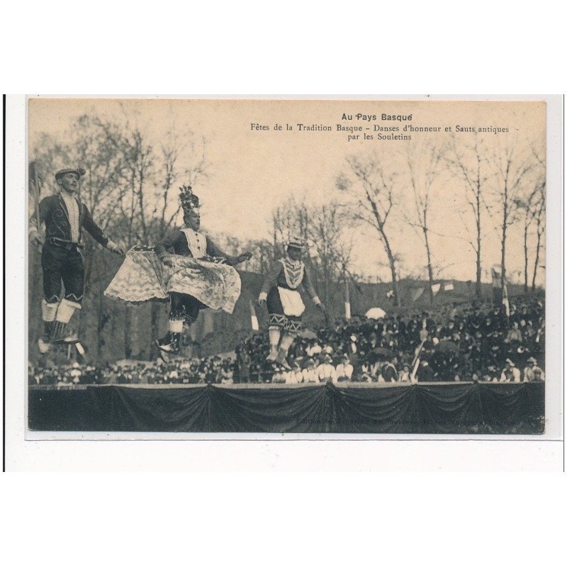 PYRENEES-ATLANTIQUES : fetes de la tradition basque, danses d'honneur et sauts antiques - tres bon etat