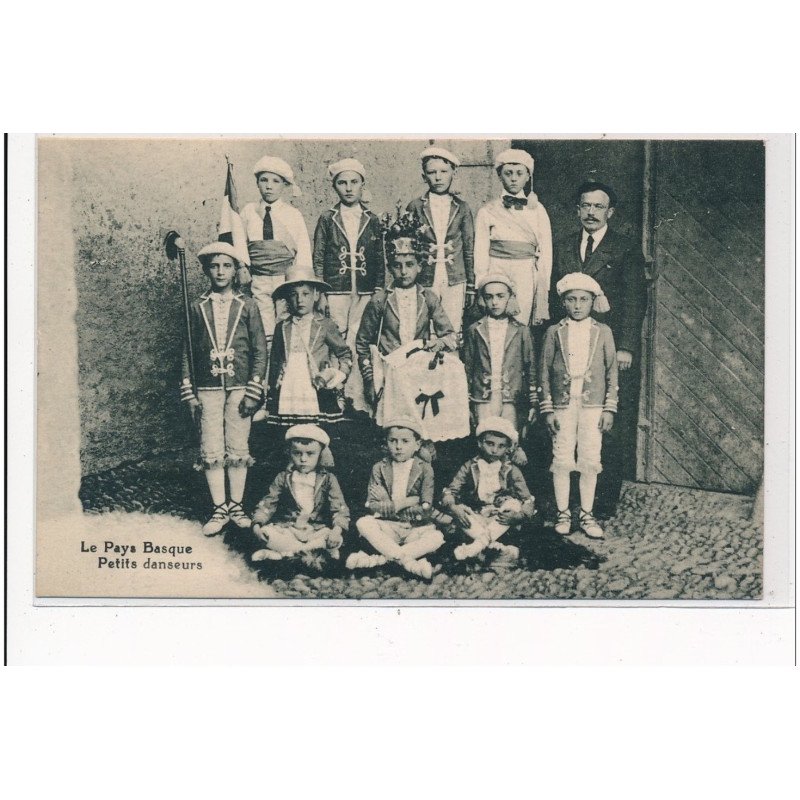 PYRENEES-ATLANTIQUES : petits danseurs - tres bon etat