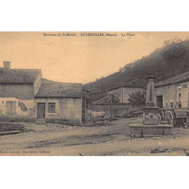 BUXERULLES : la place - tres bon etat