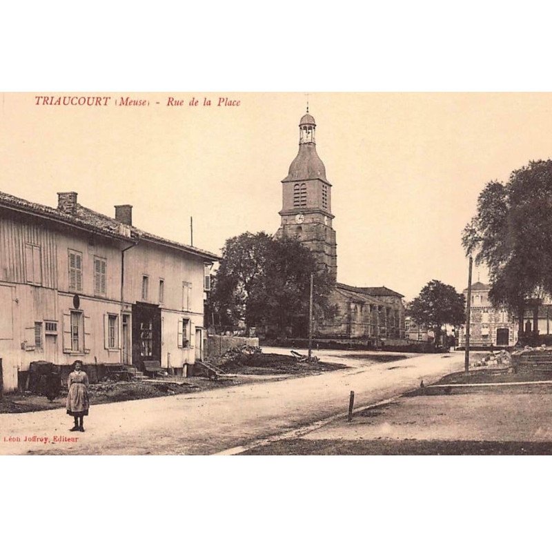 TRIAUCOURT : rue de la place - tres bon etat