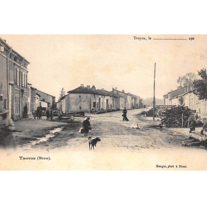 TROYON : vue interieur du village - tres bon etat