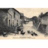 NEUVILLE-en-VERDUNOIS : le repas des poules - tres bon etat