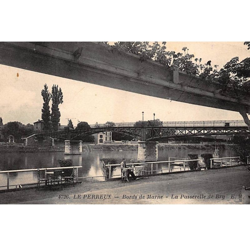 LE PERREUX : la passerelle de bry - tres bon etat