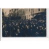VIRE : manifestation? foule de gens, boutique de chaussures - tres bon etat