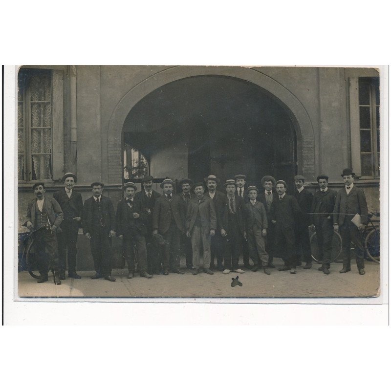 TOULOUSE : groupe de personnages - etat
