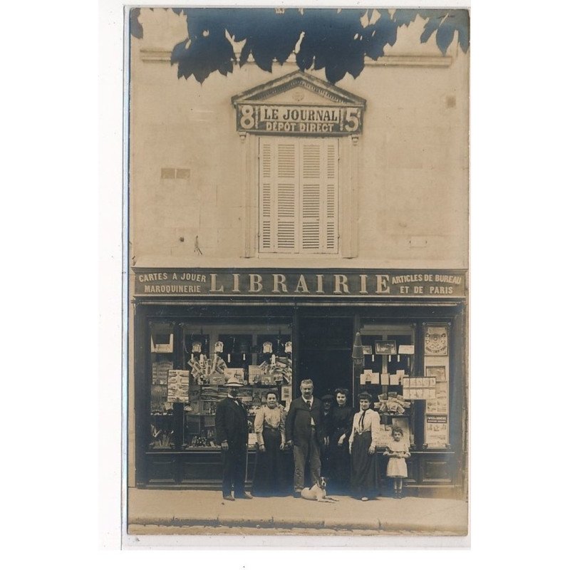 CHINON : librairie HUAULT OGIER , editeur de cartes postales, a cote de l'hotel de ville - tres bon etat
