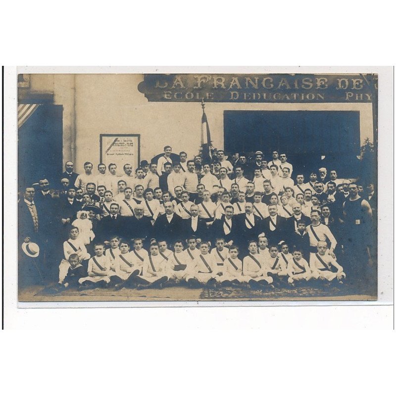 LYON : ecole d'education physique, sports - tres bon etat