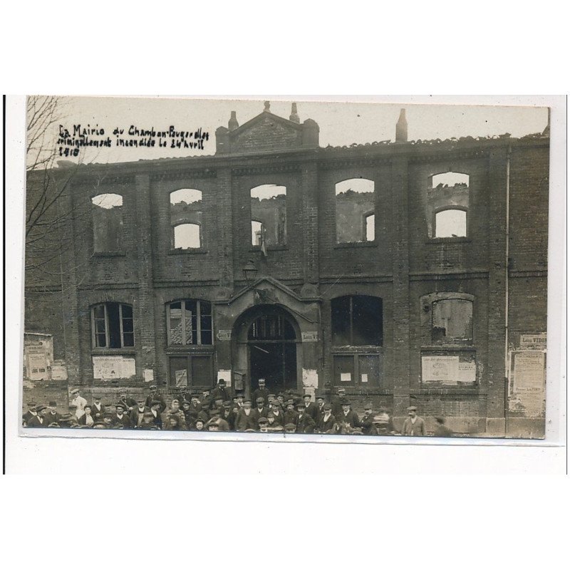 LE CHAMBON-FEUGEROLLES : grèves, la mairie après incendie - tres bon etat