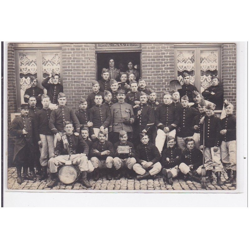 LANDRECIES : carte photo de militaires devant un café - très bon état LANDRECIES : carte photo de militaires devant un café - très bon état