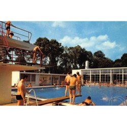 CHAUNY : la piscine - tres bon etat