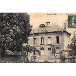 LANDRICOURT : maison et ecole - tres bon etat