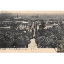 LAON : vue sur les escaliers et la gare - etat