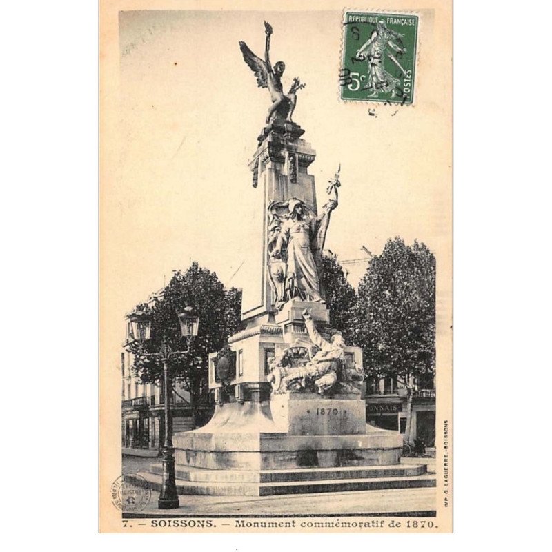 SOISSONS : monument commemoratif de 1870 (carte double) - tres bon etat