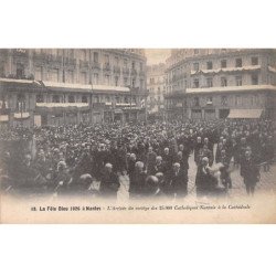 La Fête Dieu 1926 à NANTES - L'Arrivée du Cortège à la Cathédrale - très bon état